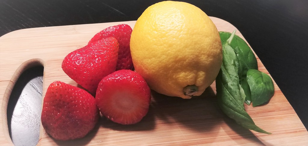 Low Carb Strawberry Basil Lemonade