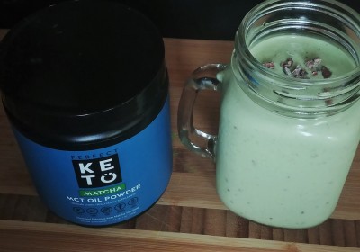 Keto Mint Chocolate Matcha Shake with MCTs 